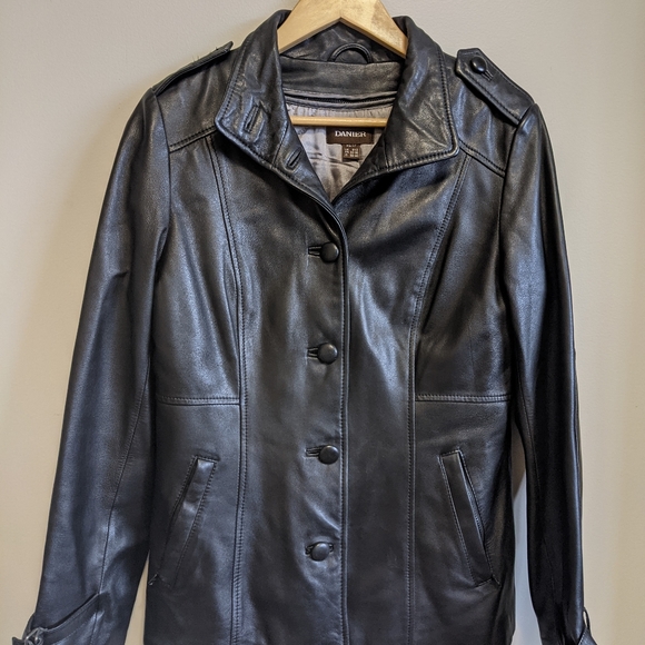 Danier Leather Jacket. Vintage 90s. - Picture 3 of 12